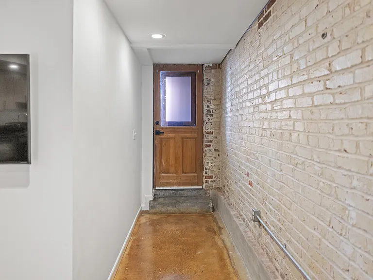 24 R St NW #B — Photo 15