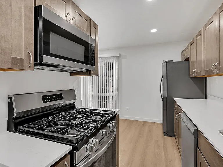 El Dorado Apartments — Photo 15