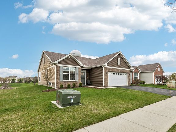 3rd image of 1053 Honey Locust Dr