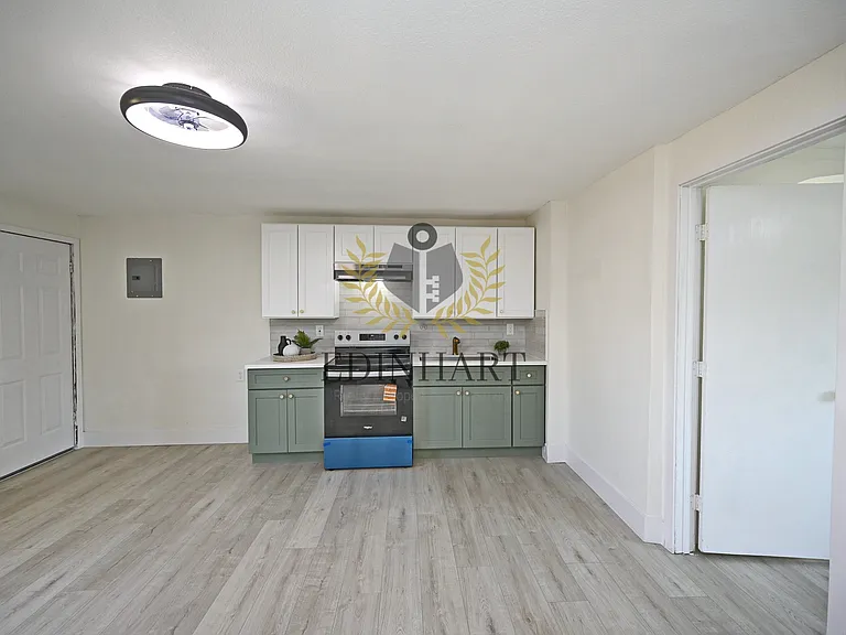 1584 N Carruth Ave #B — Photo 9