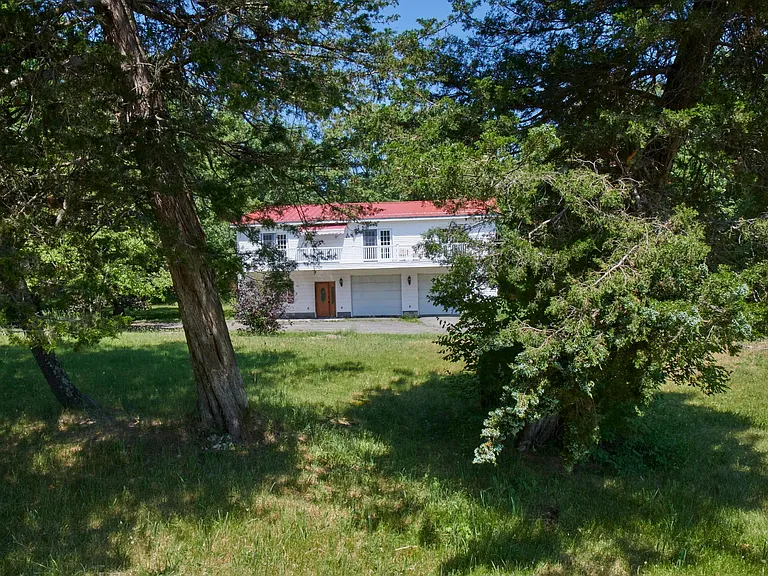 124 Hill Rd — Photo 2