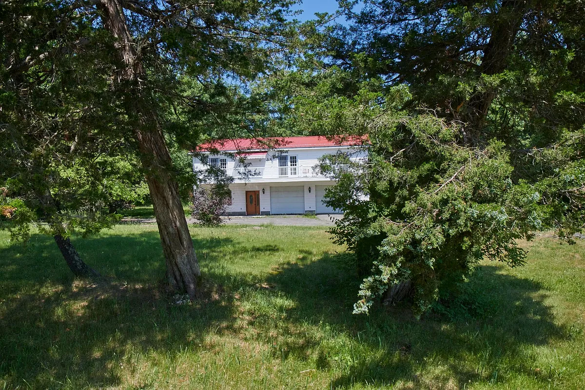 Building Photo - 124 Hill Rd