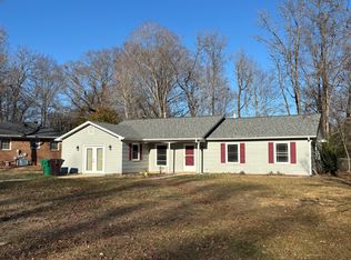 3204 Waterford Dr, Jamestown, NC 27282