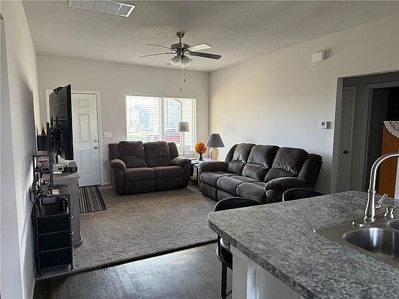3rd image of 800 Bentley Dr