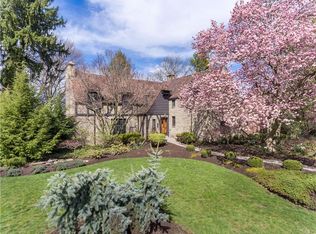 2286 Country Club Dr, Pittsburgh, PA