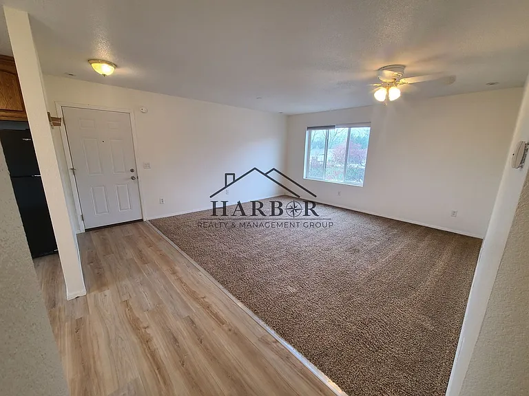 275 N Pine St #3B — Photo 8