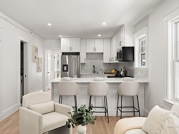 4th image of 60 Derby St APT 1