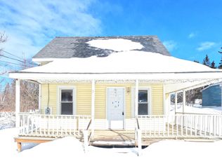 9 Church St, Washburn, ME 04786