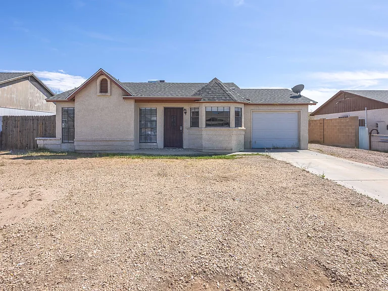 7351 W Oregon Ave — Photo 2