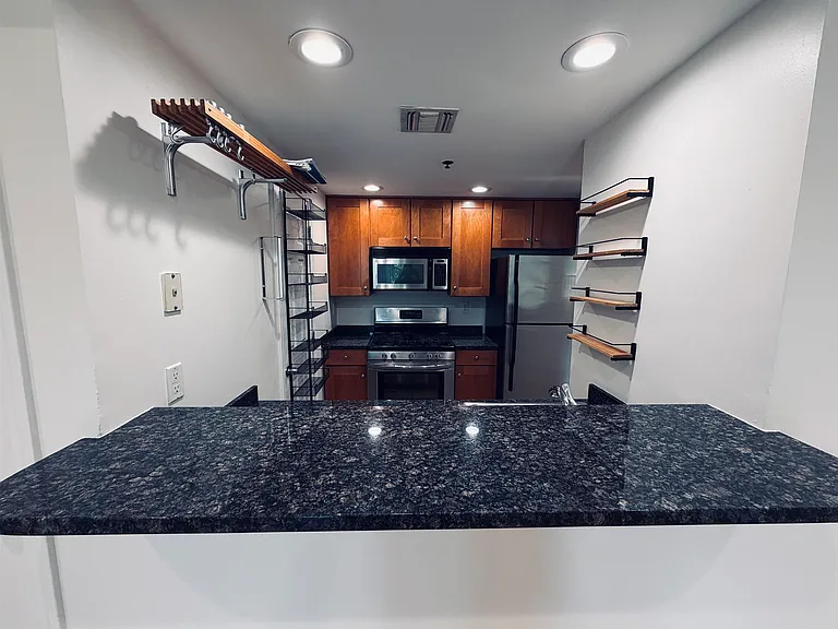 920 Jefferson St #303 — Photo 7