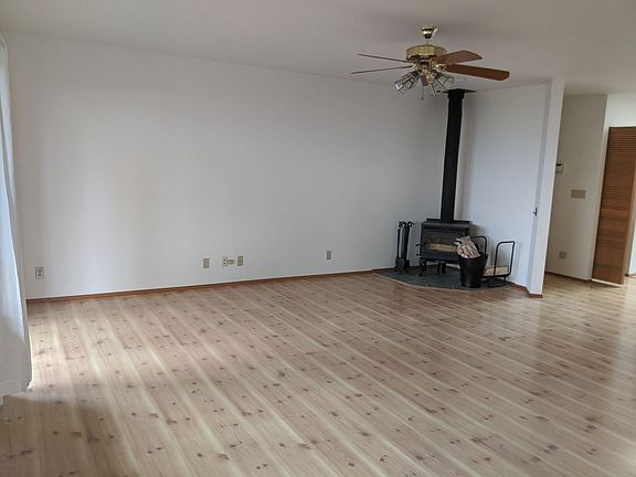 2nd image of 33987 Hood Canal Dr NE
