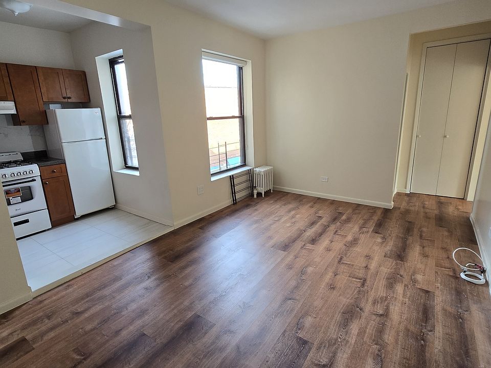 1st image of 31-14 Crescent St #3B