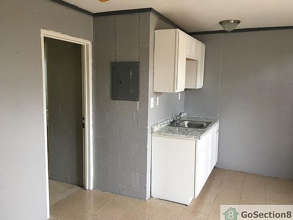 2nd image of 318 Robinson Ave #C