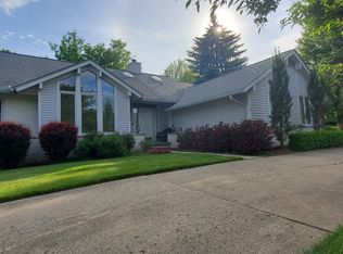 1525 Greenwich Dr, Troy, MI 48098