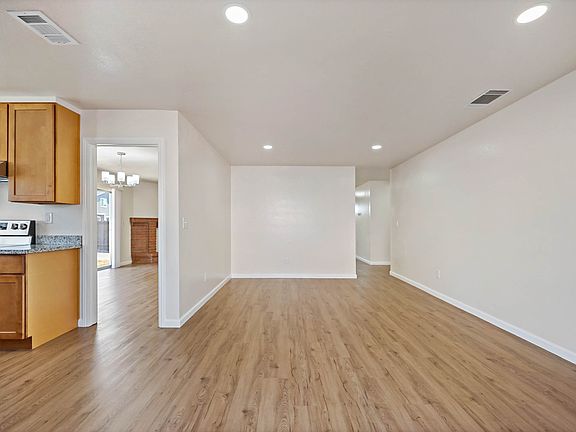 4th image of 1401 Prospect Way