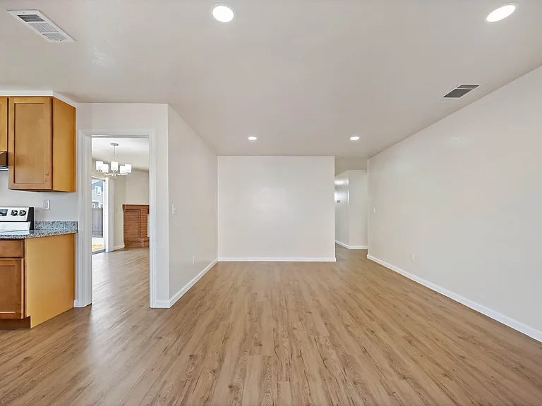 1401 Prospect Way — Photo 4