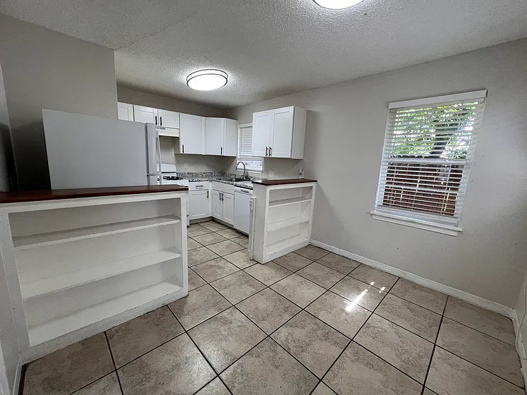 1115 S Beckley Ave #F — Photo 3