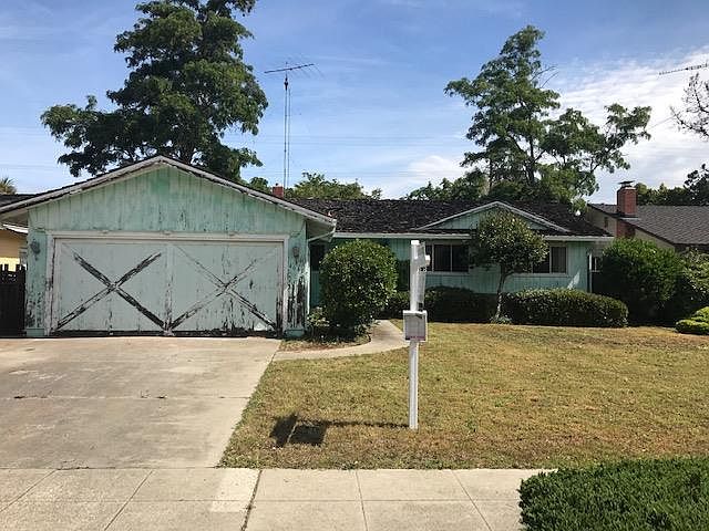 1st image of 4641 Clarendon Dr