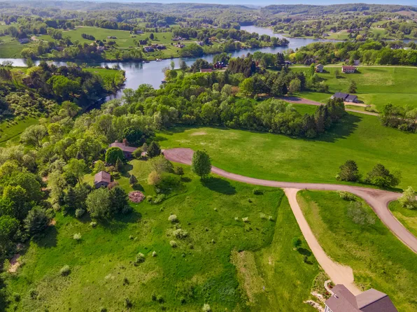 2929 Gatling Ct, La Valle, WI 53941