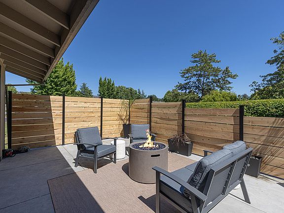 4th image of 232 Vista Court