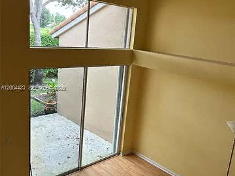 15851 SW 10th St #Townhouse 15851 — Photo 4