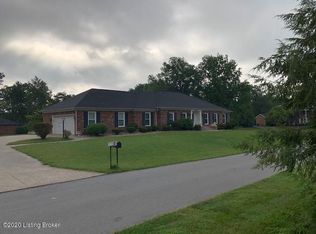 2423 Chattesworth Ln, Old Brownsboro Place, KY 40242