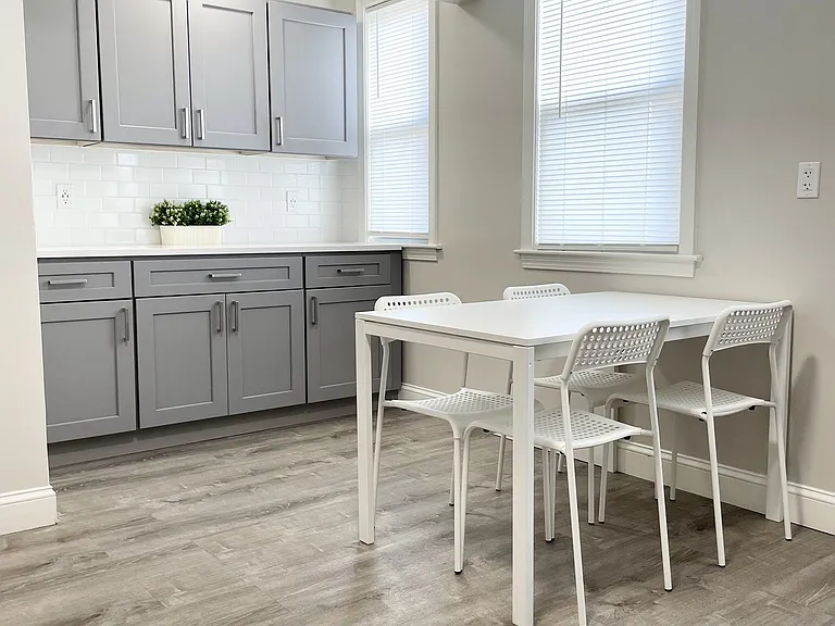 518 Pleasant St #2 — Photo 4