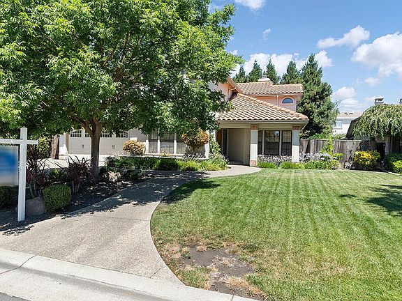 3rd image of 3733 Gleneagles Dr