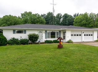 2262 E Glendora Rd, Buchanan, MI 49107