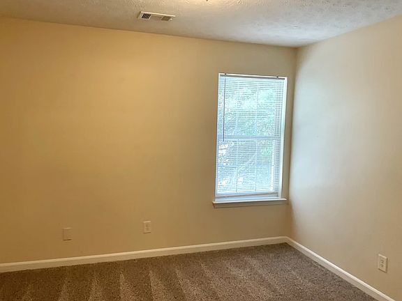 2nd image of 2215 Lexington Ln