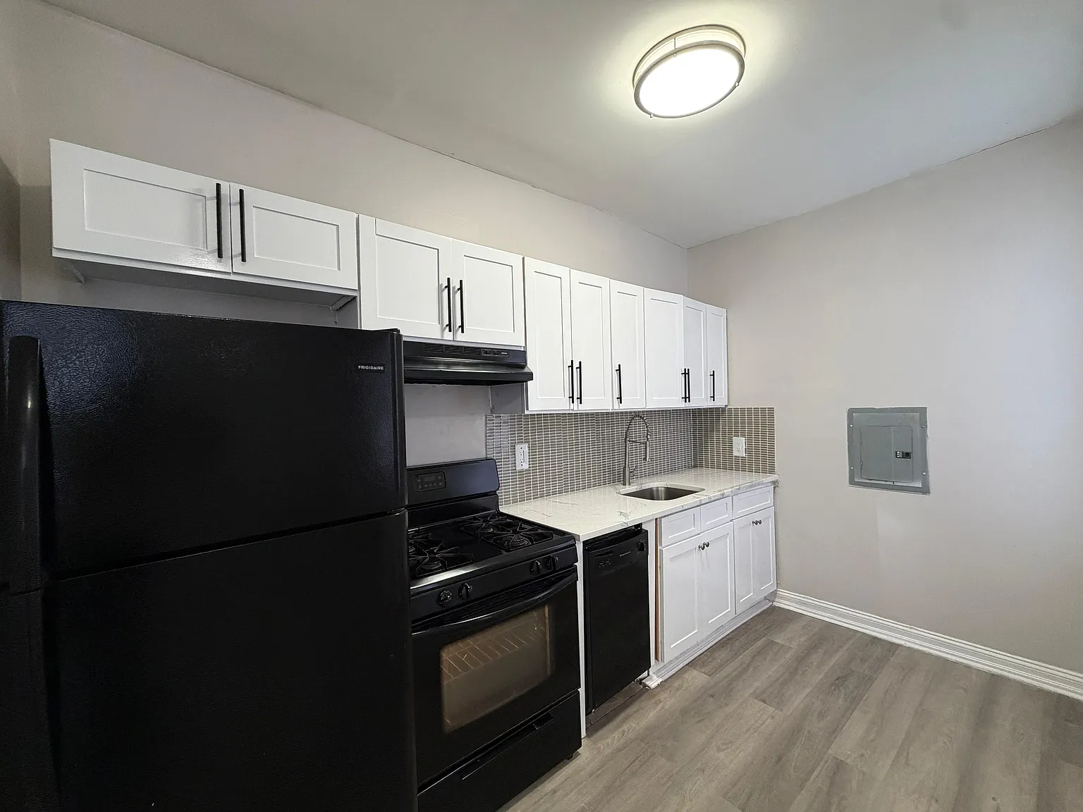 631 Bergen Ave — Photo 1