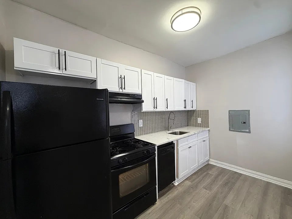 631 Bergen Ave #200E