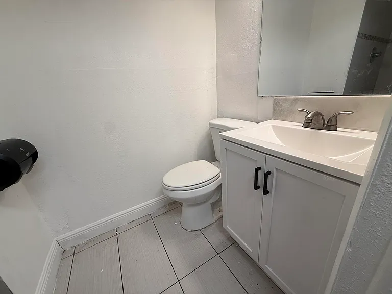 37 SW 14th St #9 — Photo 7