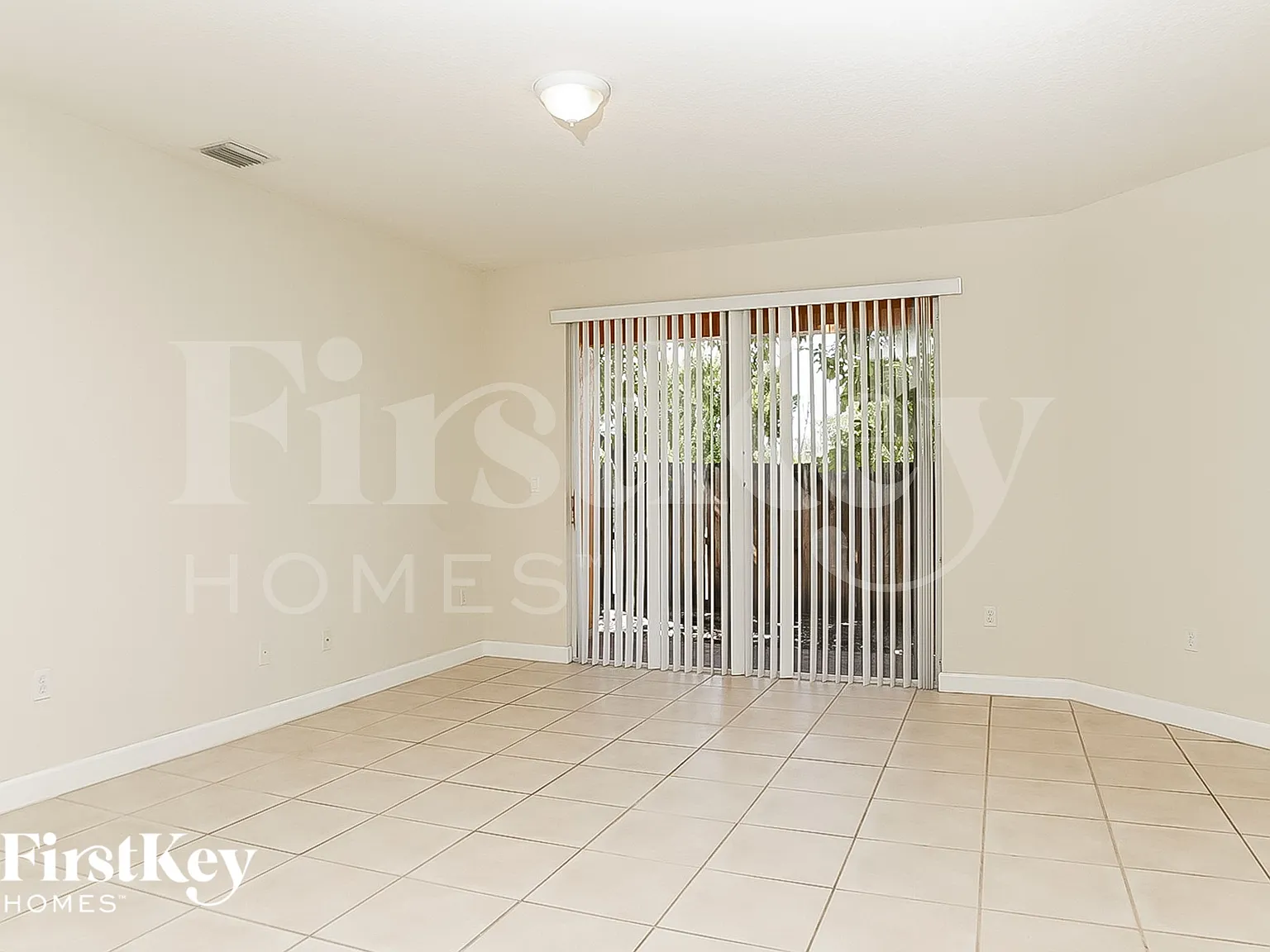4 bed, 2.0 bath, 2668 sqft, $3,330 — Photo 2