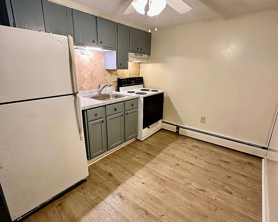 88 Ruel Ave Apt 6 - Kitchen