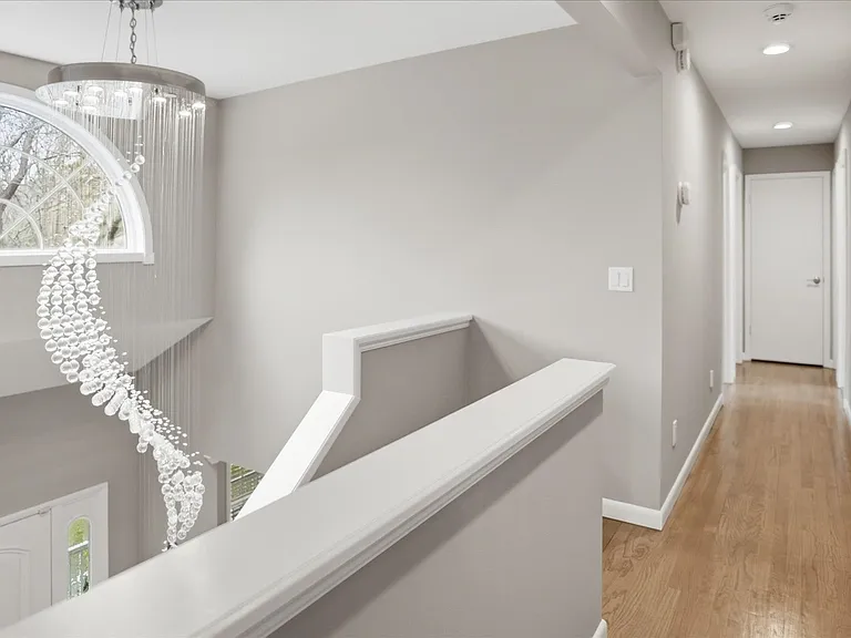 20 Stuart Ct — Photo 12