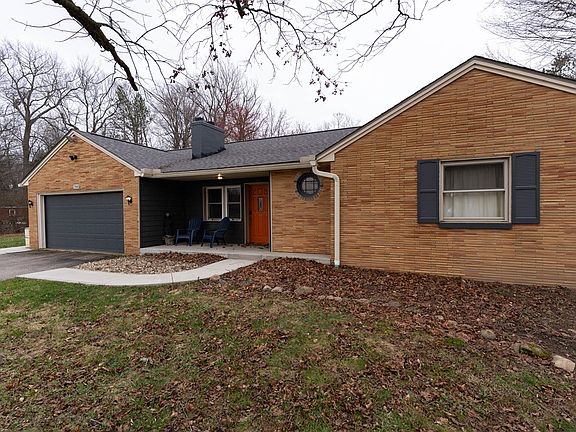 3rd image of 744 E Hanley Rd