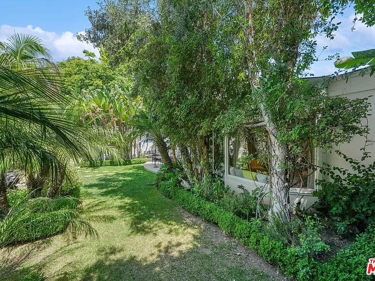 717 N Rodeo Dr — Photo 37