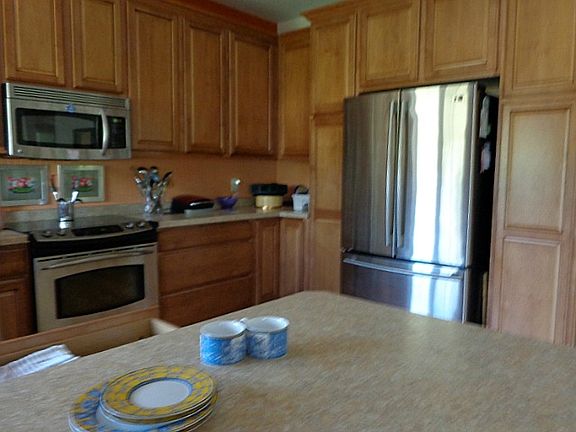 3rd image of 381 Evergreen Ct