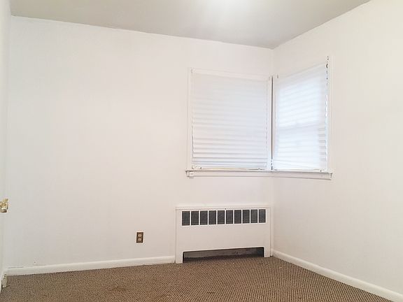 5th image of 12933 Brookville Blvd