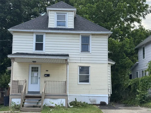 217 Oak Hill Ave, Endicott, NY 13760