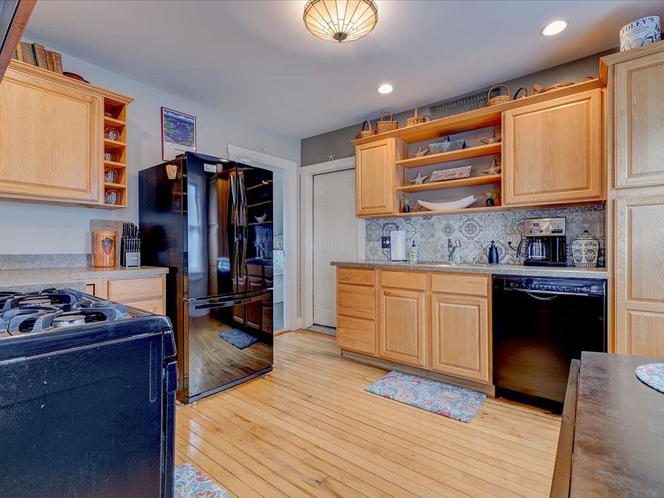 1st image of 34 Quebec St