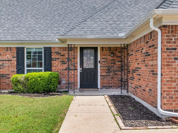 2506 Bentley Dr, Grand Prairie, TX 75052