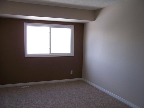 5th image of 212 Dickinsfield Ct NW