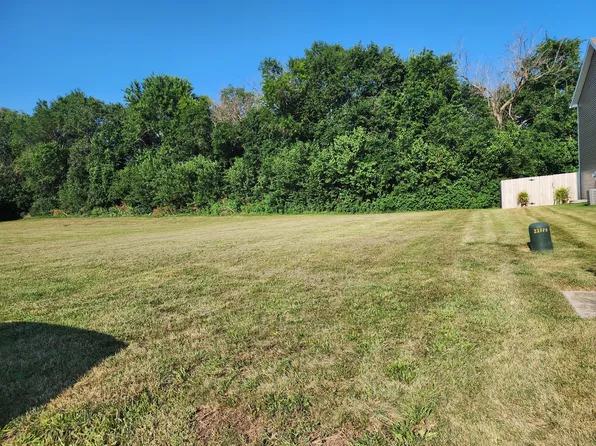 10 Lone Oak Ct, Bloomington, IL 61705