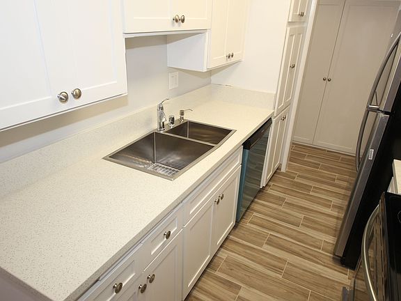 4th image of 11620 Mayfield Ave APT 206