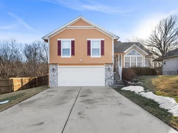 5329 NE Scenic Dr, Lees Summit, MO 64064
