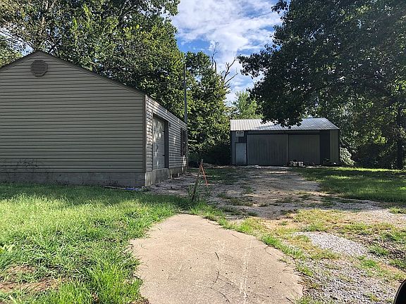 5th image of 10459 Amanda Dr