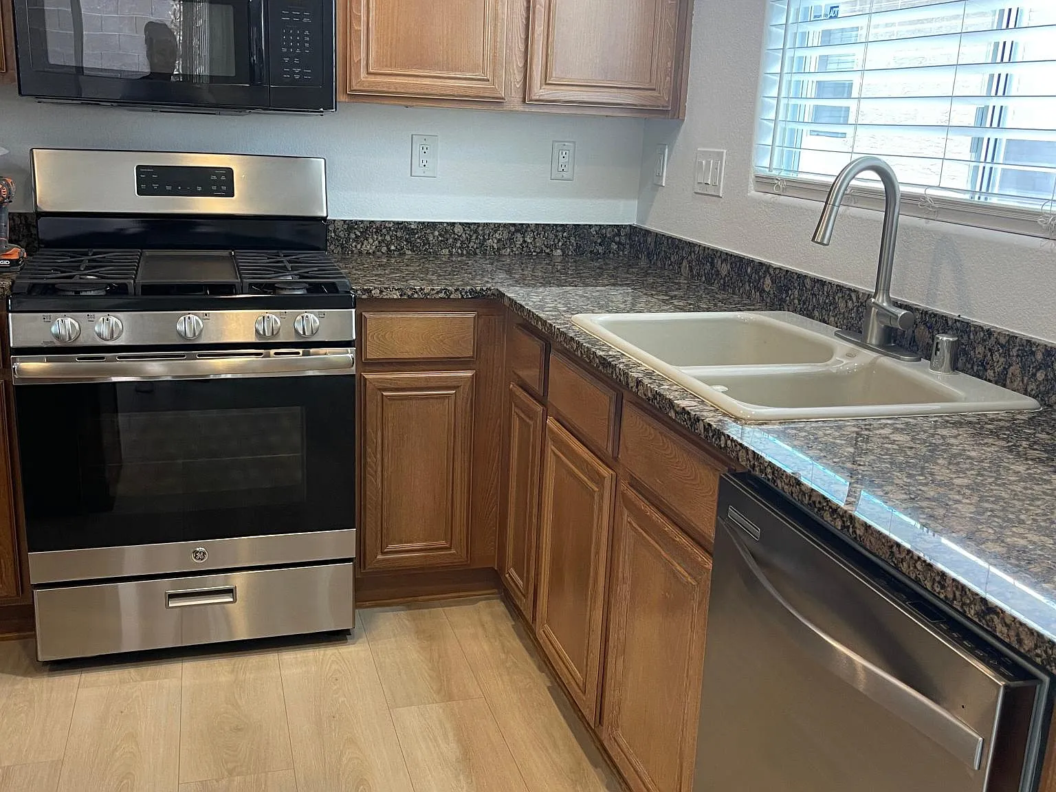 2 bed, 1714 sqft, $2,000 — Photo 2