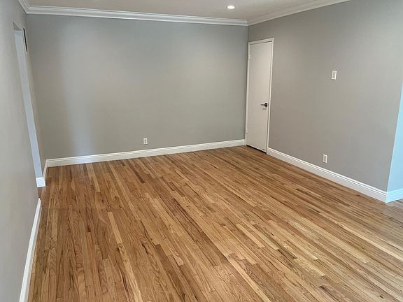 4th image of 434 S Oakhurst Dr